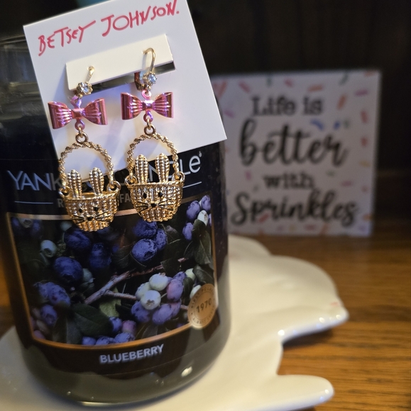 Betsey Johnson Gold Tone Rabbit Ears Easter Basket Drop Earrings Pink Bow NWT - Picture 2 of 14